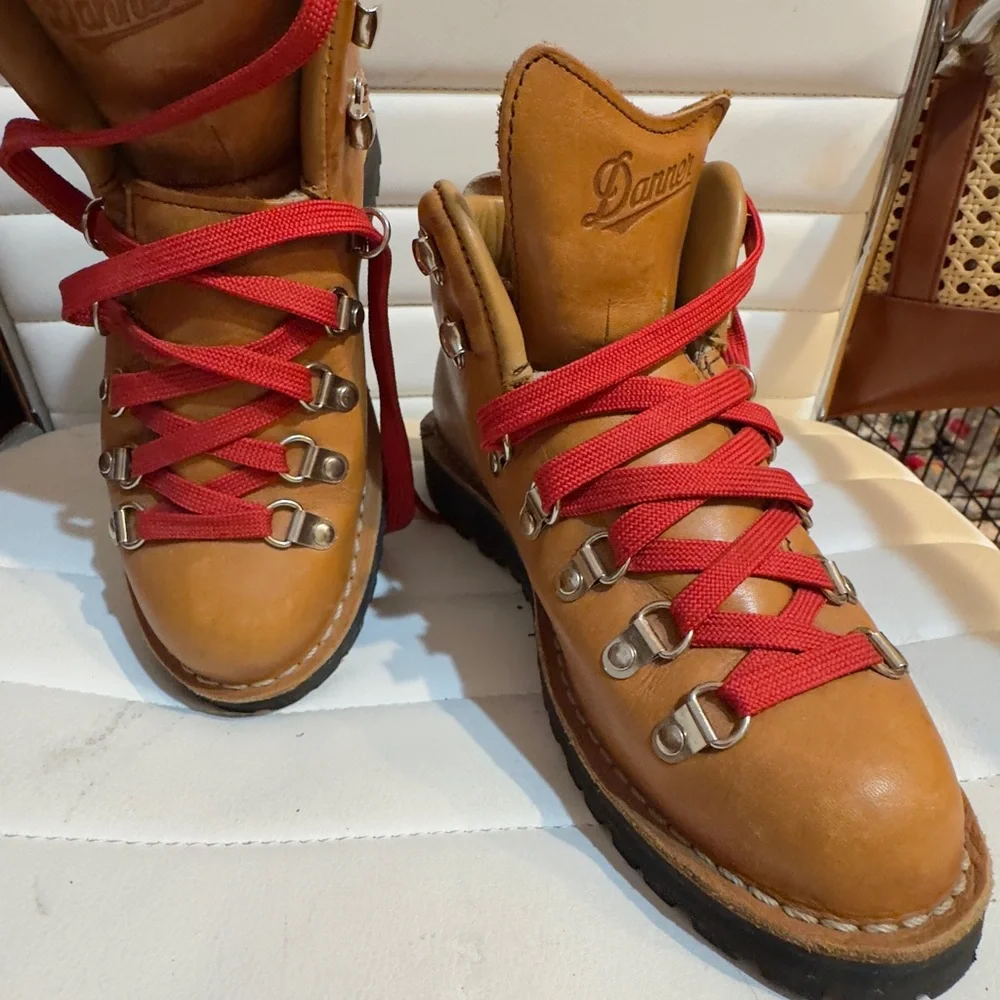 Danner Women’s Cascade Clovis GORE-TEX Boots - Tan and Red - Picture 3 of 10
